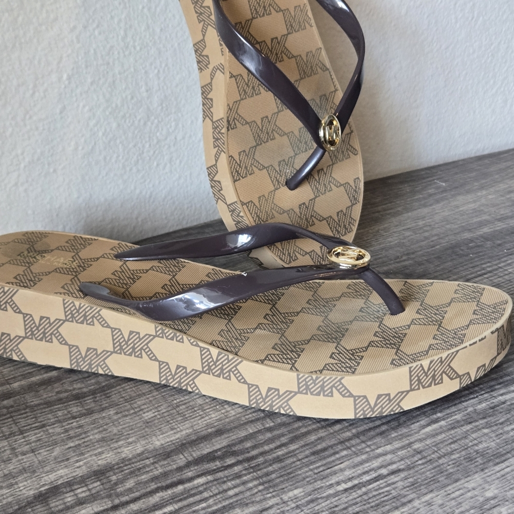 Michael Kors Signature Logo Brown Flip Flops, Women's Size 10 - Picture 12 of 12